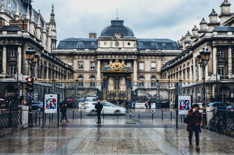 Paris: Down Rue De Rivoli Self Guided Audio Tour - What to Expect on Tour