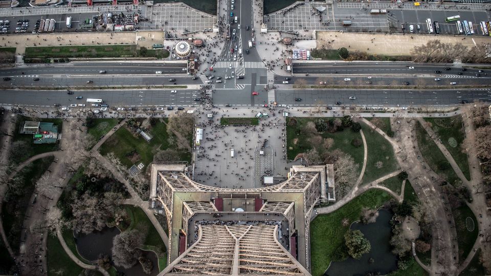 Paris: Eiffel Tower Tour With Summit or Second Floor Access - What to Expect on the Tour
