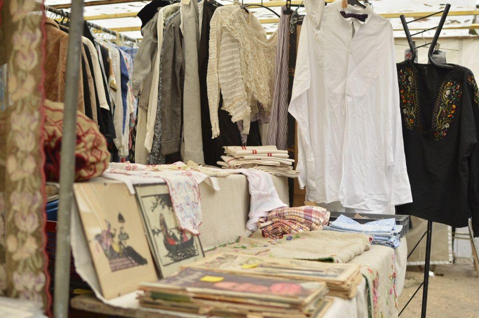 Paris: Les Puces De Saint-Ouen Flea Market In-App Audio Tour - Exploring the Flea Market