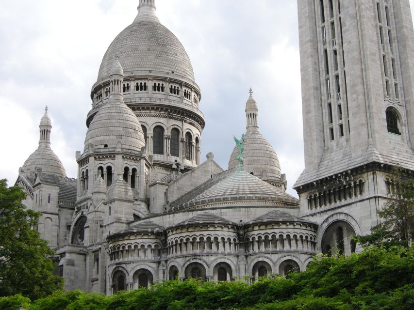 Paris: Small Group Walking Tour of Montmartre - Exploring Montmartres Hidden Gems