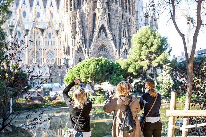 Sagrada Familia Fast Track Guided Tour With Towers Access - Meeting and Pickup Details