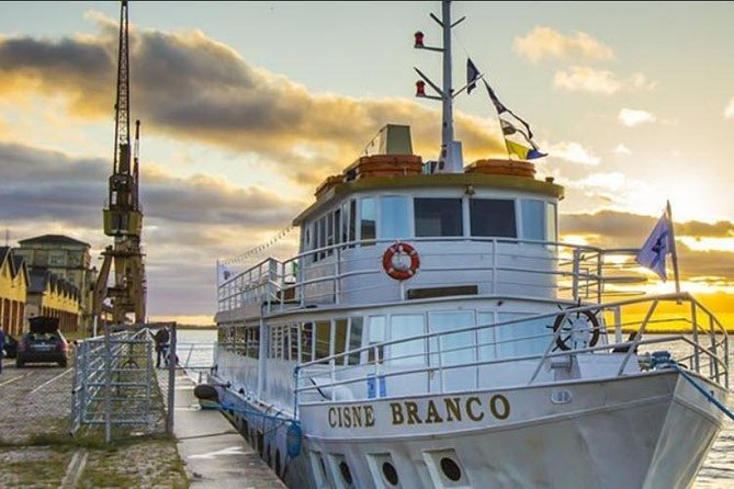 Sailing in Guaíba With White Swan Boat - Porto Alegre - Sailing Route Highlights