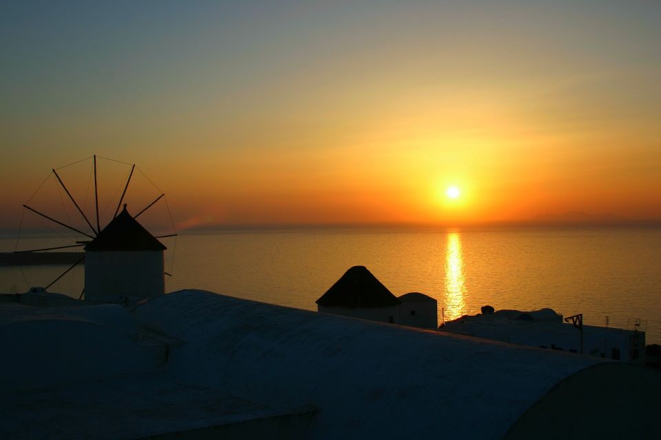 Santorini: Oia Cultural Highlights Sunset Walking Tour - Itinerary