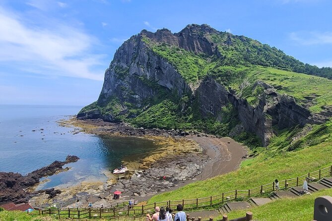 2-Day Private Taxi Day Tour in Jeju Island - Reviews and Testimonials From Travelers