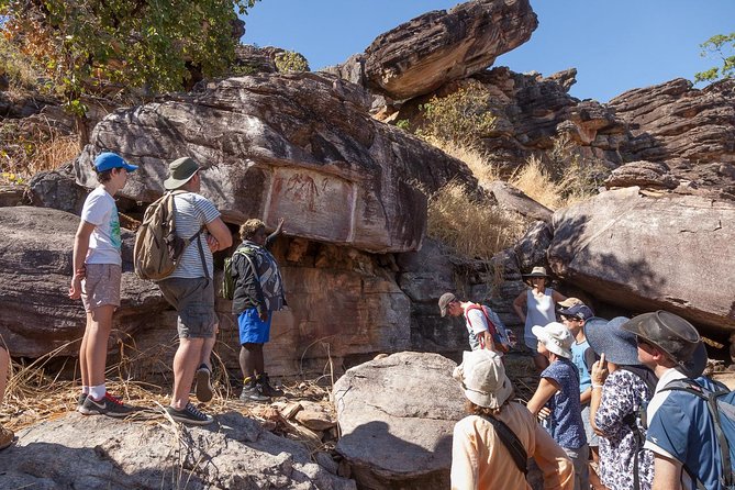 Arnhem Land Yingana Injalak Hill Full Day Tour From Darwin - Injalak Hills Natural Wonders