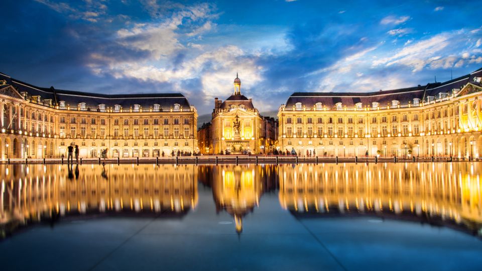 Bordeaux: First Discovery Walk and Reading Walking Tour - Exploring Bordeaux Landmarks