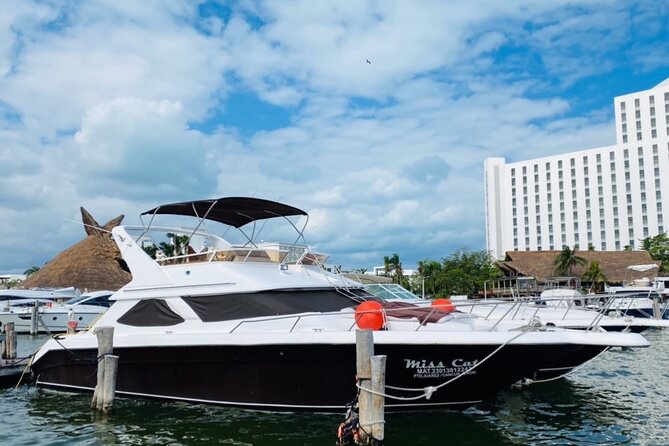 Brown Yacht 48ft Rental in Cancun for up to 15 People - Expectations and Additional Information