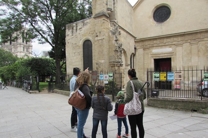 Family Treasure Hunt Around Notre-Dame Cathedral - Physical Fitness Level