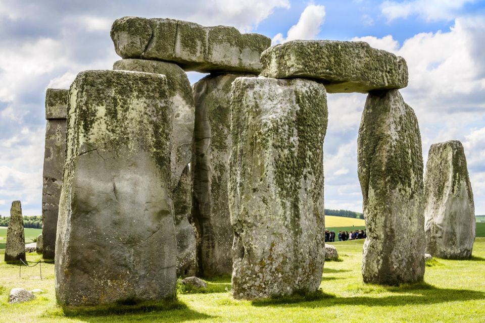 From London: Small Group Stonehenge, Bath & Cotswolds Tour - Experience