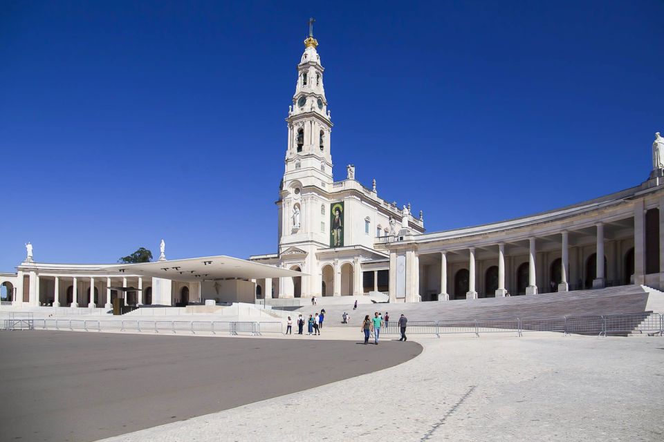 Lisbon: Fátima, Nazaré, and Óbidos Private Tour - Highlights