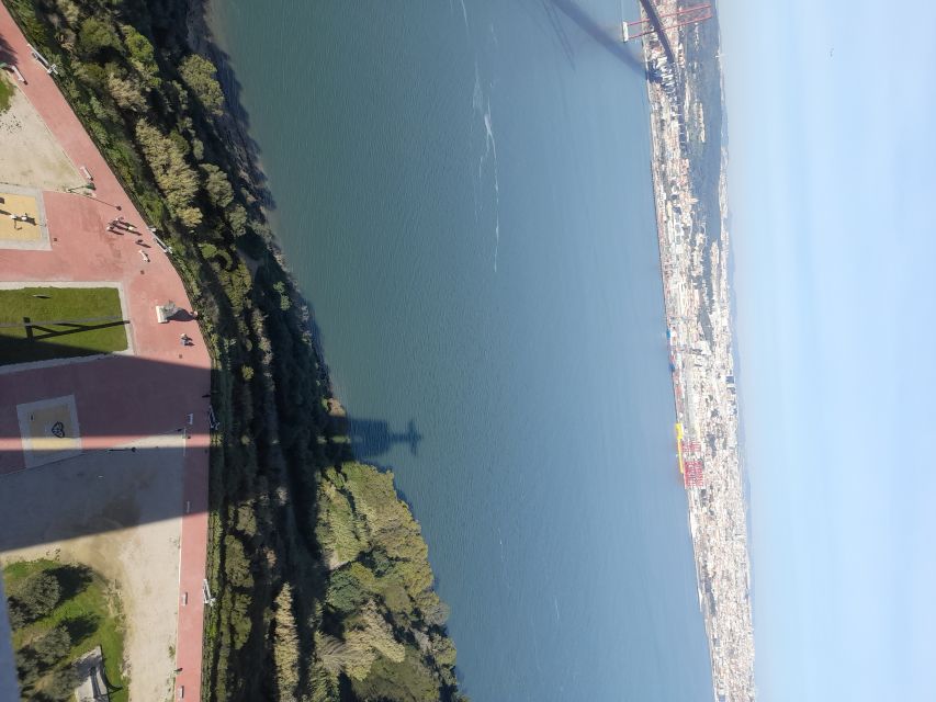 Lisbon: Private Tuk Tuk Tour Christ the King & Abril Bridge - Tour Description and Route