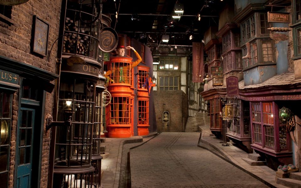 London: Warner Bros. Studio Tour With Return Transportation - Highlights