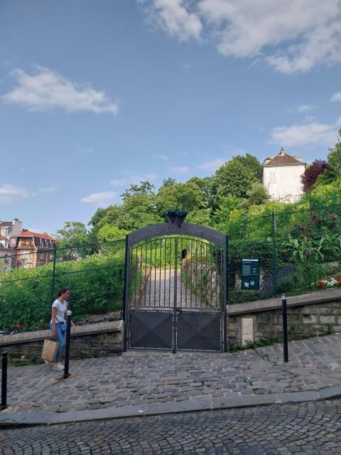 Montmatre Walking Tour: the Essential Highlights+ - Unforgettable Stops Along the Way