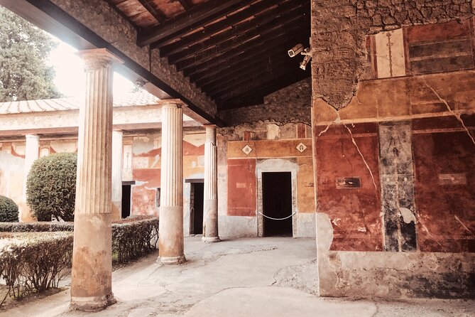 Pompeii Small Group With an Archaeologist and Skip the Line - Tour Guides Overview