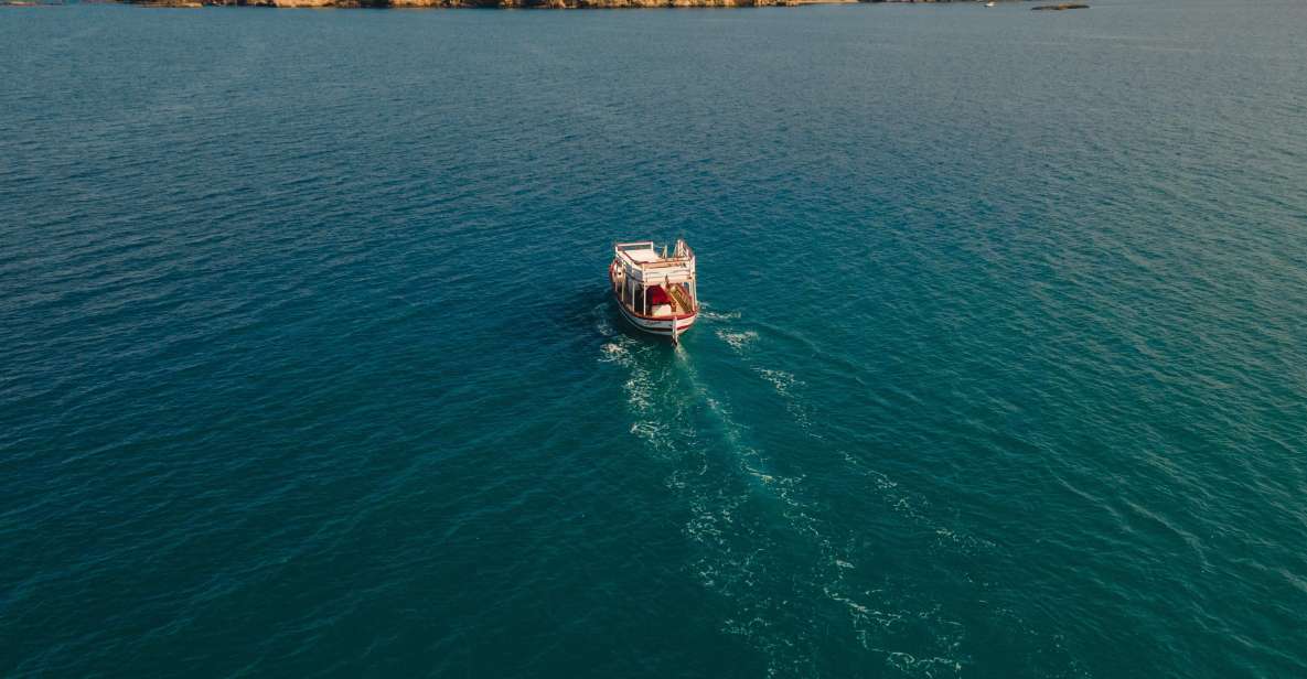 Private Boat Tour of the Island of Ortigia With Aperitif - Tour Description