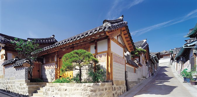 Seoul Symbolic Afternoon Tour Including Changdeokgung Palace - Professional Guide and Logistics