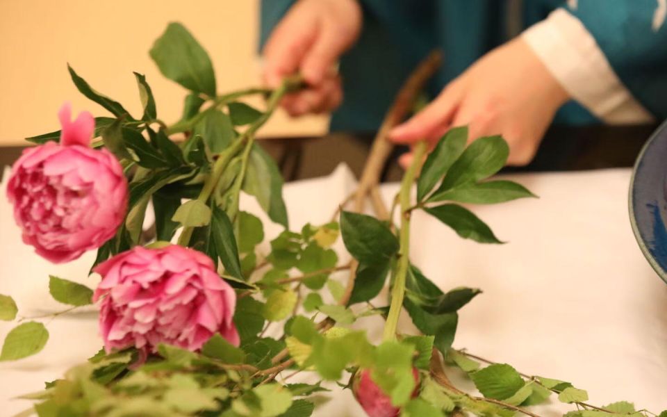 Tokyo: Private Japanese Traditional Flower Arrangement - Language Options