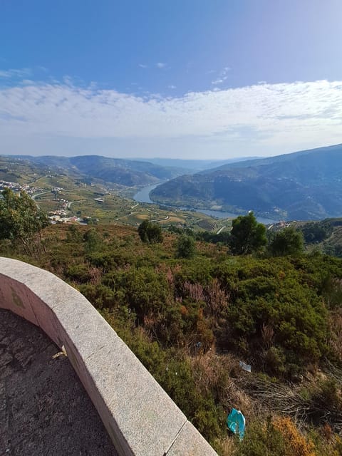 Tours Douro Valley, Braga Guimarães, Santiago Compostela - About Gondotour