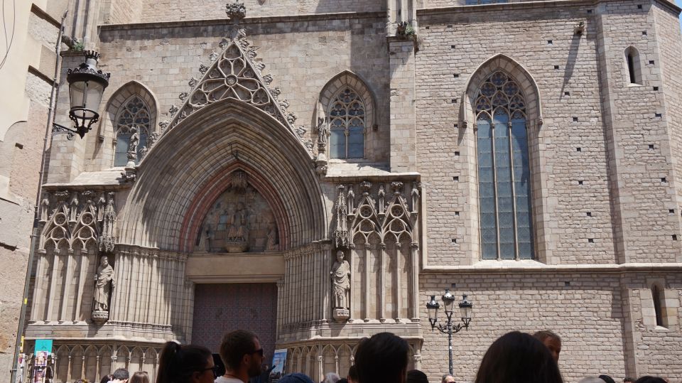 Barcelona: Gothic Quarter and Sagrada Familia Private Tour - Important Information