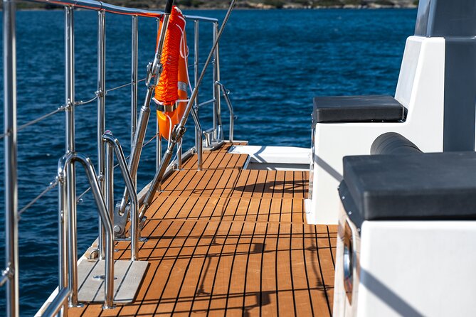 Comfort Max Catamaran Caldera Cruise With BBQ and Drinks - Amenities and Highlights