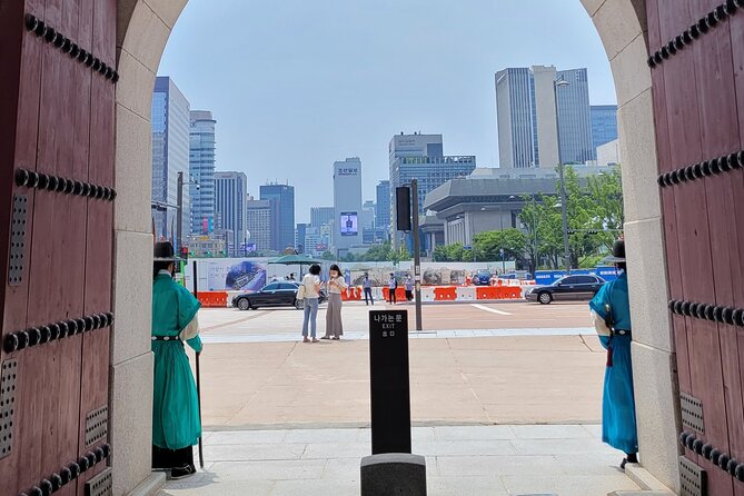 Gyeongbokgung Palace and Seoul Highlights (Small Group) - Small Group Tour Benefits