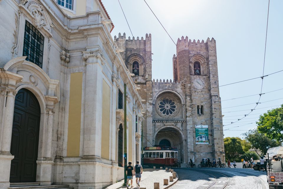 Lisbon: Old Town Tuk Tuk Tour - Itinerary Highlights