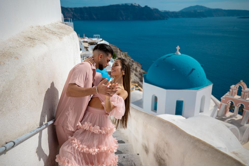 Oia: Couple Photoshoot With 15 Digital Edited Photos - Activity Description