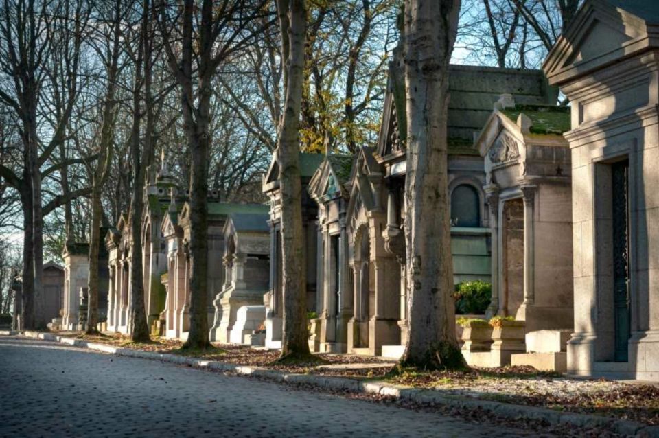 Paris: Père-Lachaise Cemetery Audio Guide Tour - Self-Guided Tour Experience