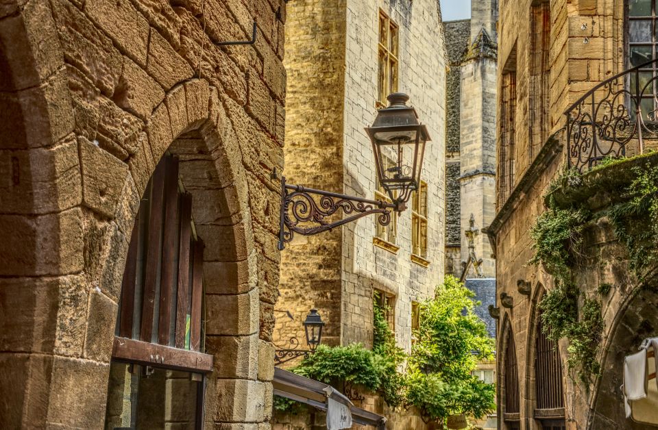 Sarlat Gourmet Tour & Market Visit With Tastings - Exploring Sarlats Markets and Shops