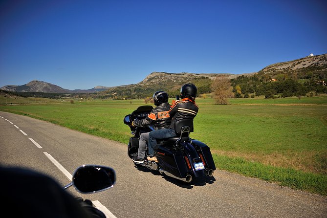 Stroll on a Harley Davidson, Full Day Passenger Duet With Your Guide - Support and Assistance