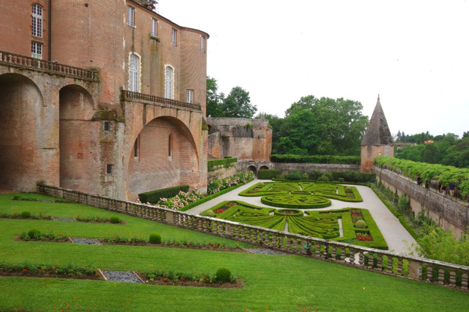 Stroll With Madame De Lapérouse in 18th-Century Albi - Exploring Historical Landmarks