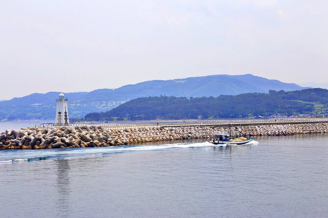 The East Sea of Gyeongju Private Tour:Gampo Port,Tomb of King Munmu+Yonggul Cave - Private Tour Perks and Inclusions