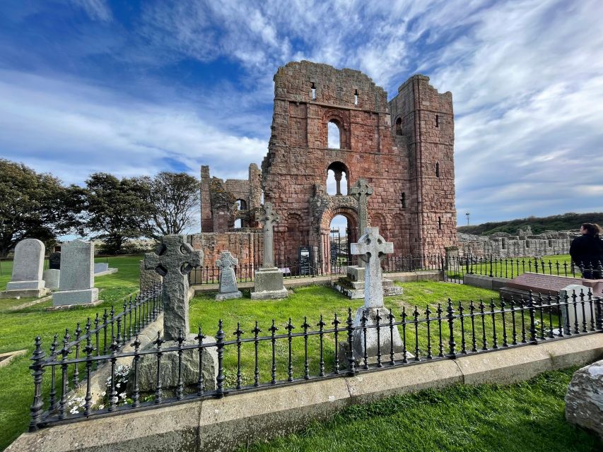 Kingdoms & Keeps: From Holy Island to Harry Potter - Real-Life Hogwarts at Alnwick