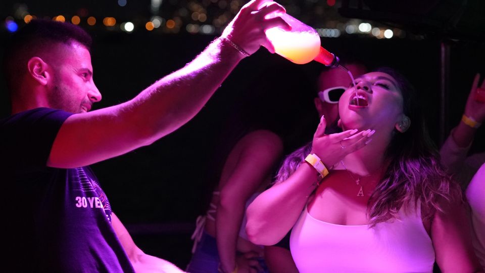 Miami: Booze Cruise Boat Party With Dj, Snacks, & Open Bar - Customer Reviews and Feedback