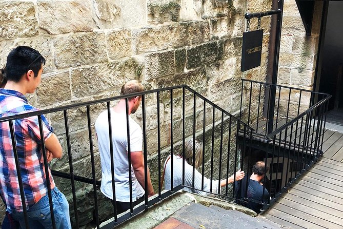 Convicts and The Rocks: Sydneys Walking Tour Led by Historian - Visual Aids and Storytelling