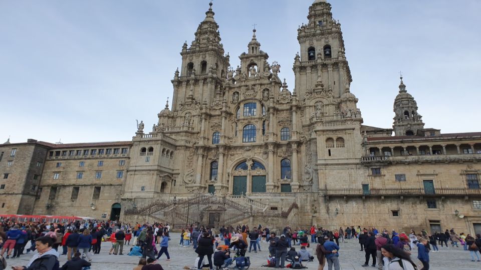 Premium Porto Santiago Compostela Tour Lunch & Wine Tasting - Common questions