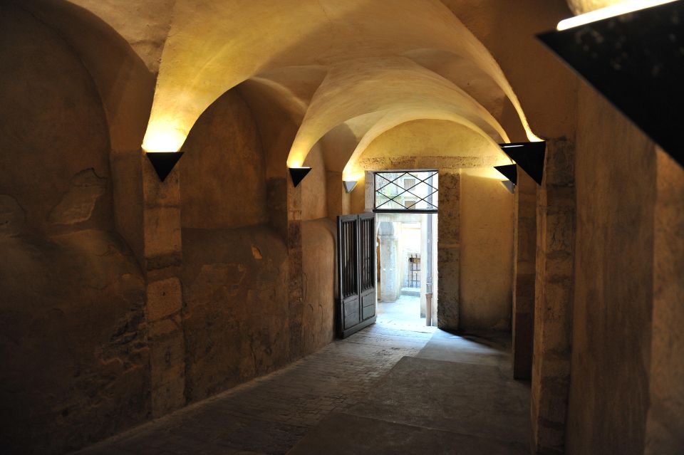 Storytelling Tour of the Vieux-Lyon for Children in French - Comfortable Shoes a Must