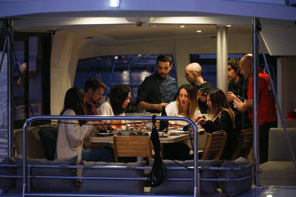 Barcelona: Lunch or Dinner Catamaran Sailing Tour - Experience Description and Inclusions