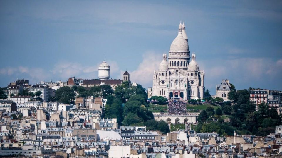 Montmartre and Pere-Lachaise Self-Tour With Audio Guide - Navigating the Self-Guided Tour