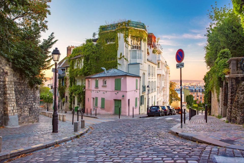 Paris Montmartre: Walking Tour With Audio Guide on App - Important Information to Note