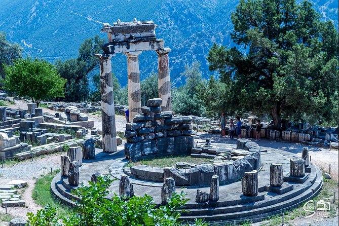 Private Delphi and Hosios Loukas Monastery - Great Lunch and Drinks Included - Common questions