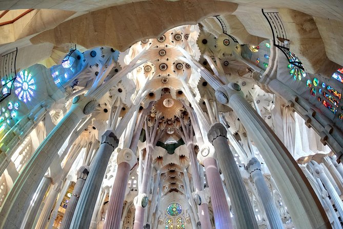 Sagrada Familia Fast Track Guided Tour With Towers Access - Tower Access Restrictions