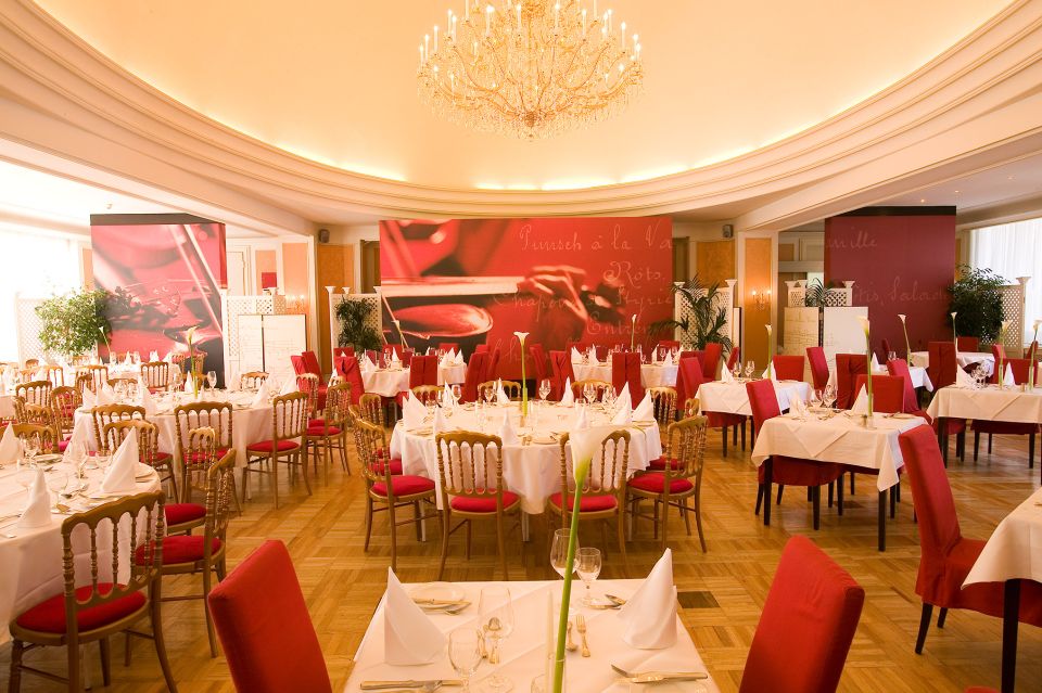 Vienna: Strauss & Mozart Concert in Kursalon With Dinner - VIP Category Benefits