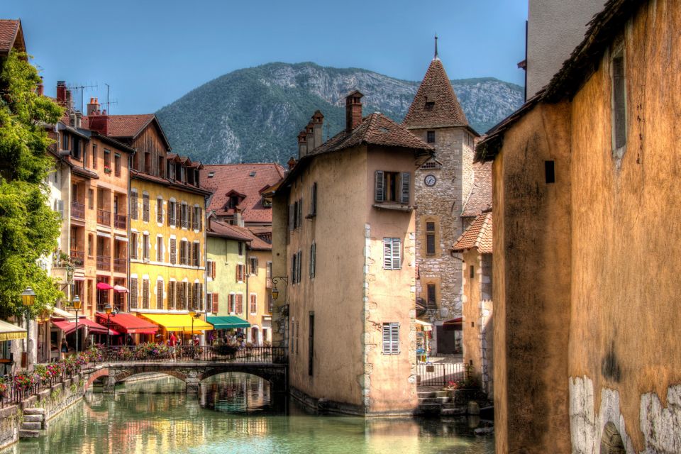 Annecy: City Highlights Self-Guided Scavenger Hunt & Tour - Tour Logistics and Tips