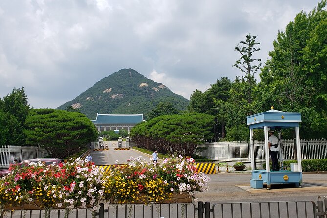 Gyeongbokgung Palace and Seoul Highlights (Small Group) - Tour Logistics and Accessibility