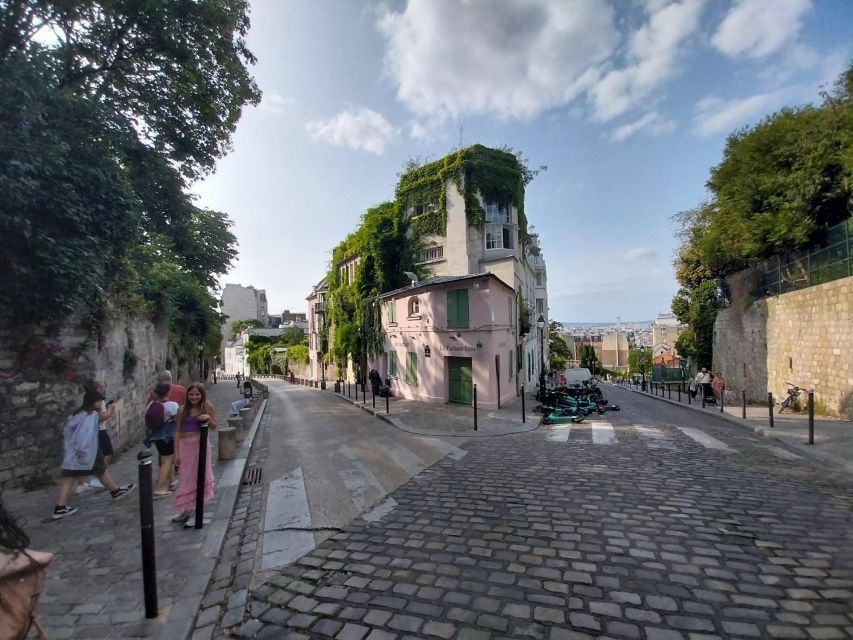 Montmatre Walking Tour: the Essential Highlights+ - Common questions