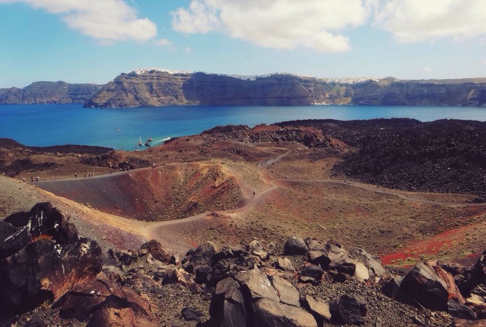 Santorini 2-Day Combo: Volcano Boat Cruise & Island Bus Tour - Common questions