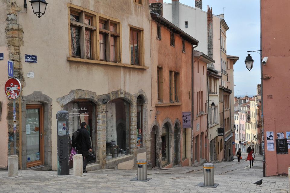 Storytelling Tour of Croix-Rousse in French - Common questions