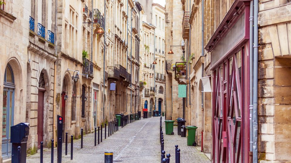Bordeaux: First Discovery Walk and Reading Walking Tour - Discovering Bordeaux Secrets