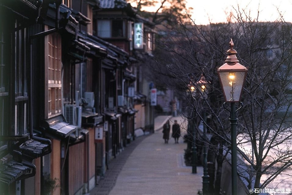 E-Bike Cycling With Guided Tour of Kanazawa Main & Kenrokuen - Common questions